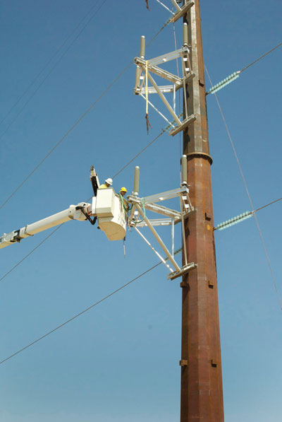 Photo 4. Utilities with long distance companies to install fiber along high voltage lines Photo courtesy of John Watson