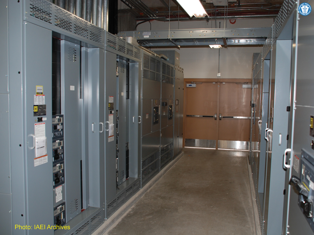 Photo 3. Example of personnel doors with appropriate opening hardware