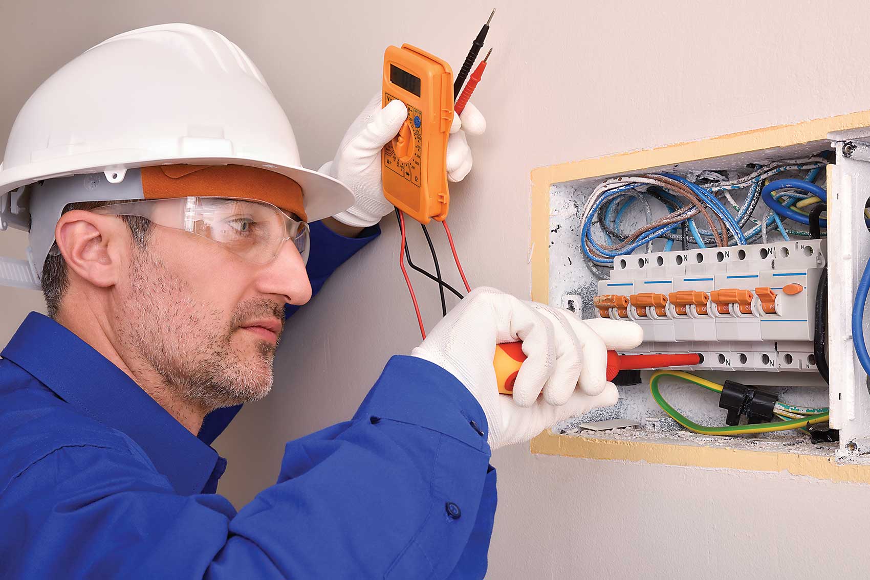 Electrician using proper ppe per NFPA 70E, ensuring safe work practices